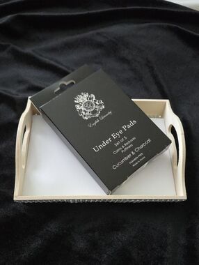 English Laundry Under Eye Pads - Cucumber & Charcoal